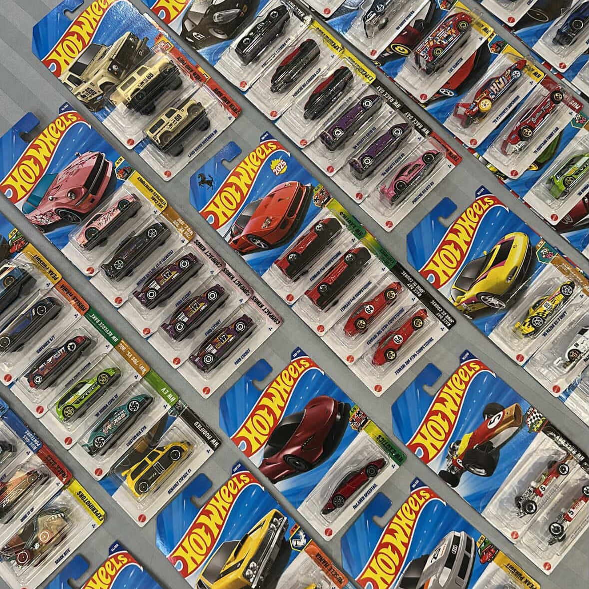 Hot Wheels Mainline Blind Box – Mystery Diecast Car 1:64 (Suprise pack)