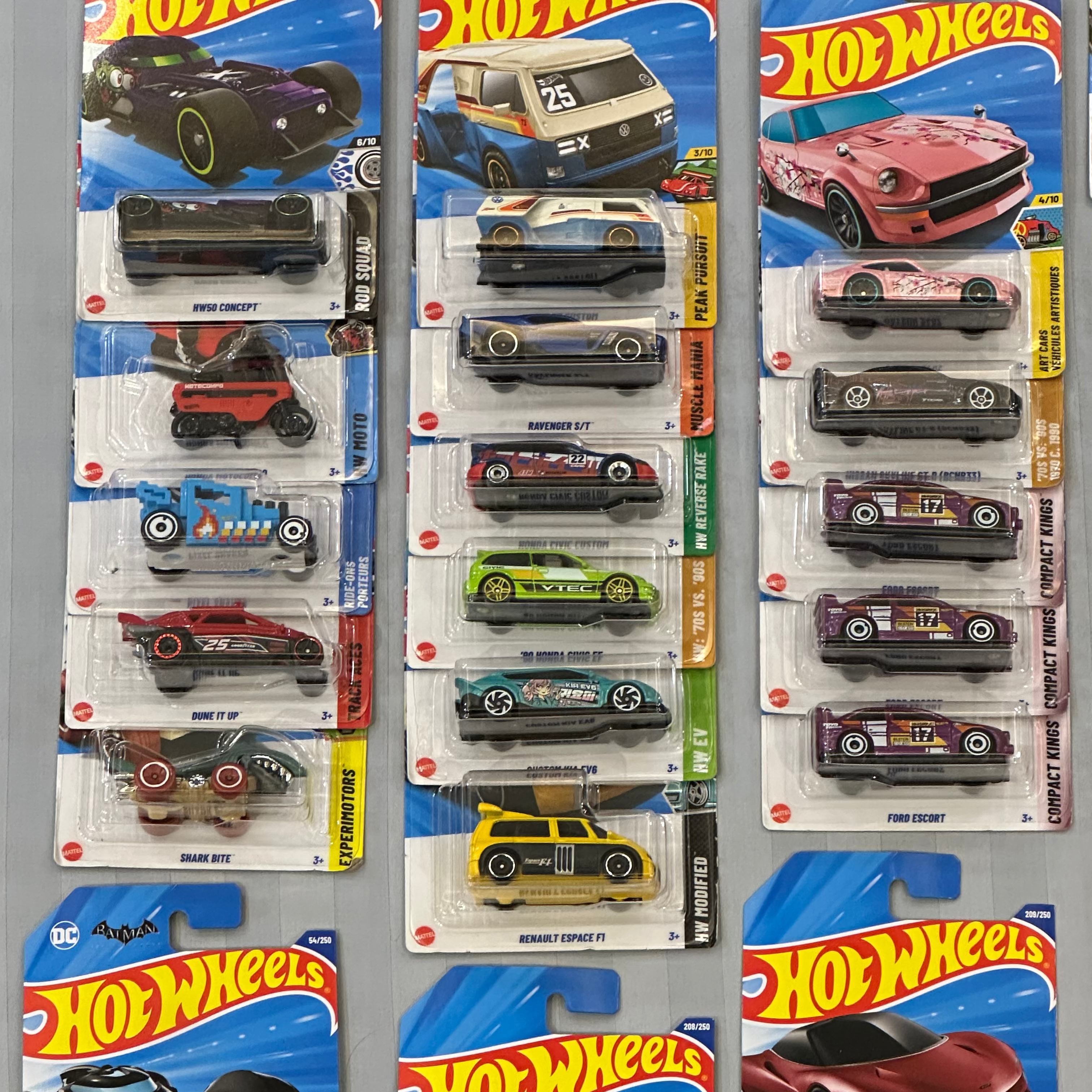Hot Wheels Mainline Blind Box – Mystery Diecast Car 1:64 (Suprise pack)