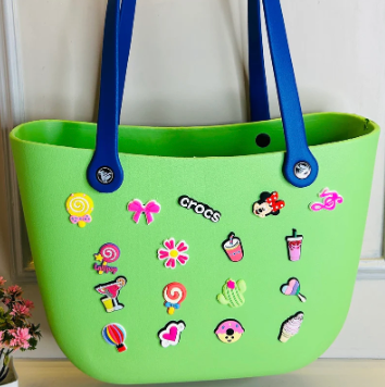 Crocs - big beach bag with jibbitz